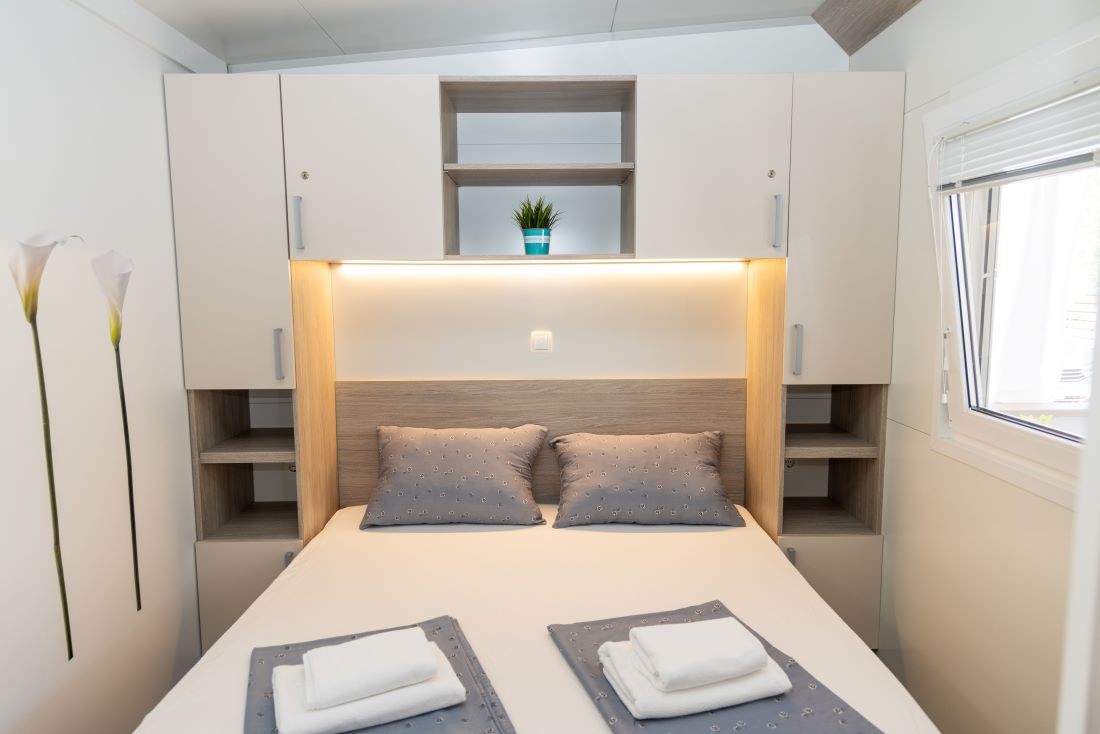 Schlafzimmer mit Doppelbett