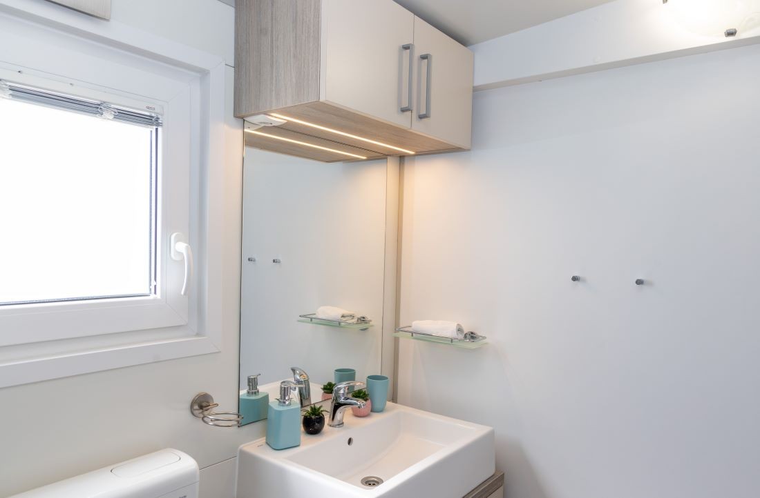 Badezimmer mit Waschbecken